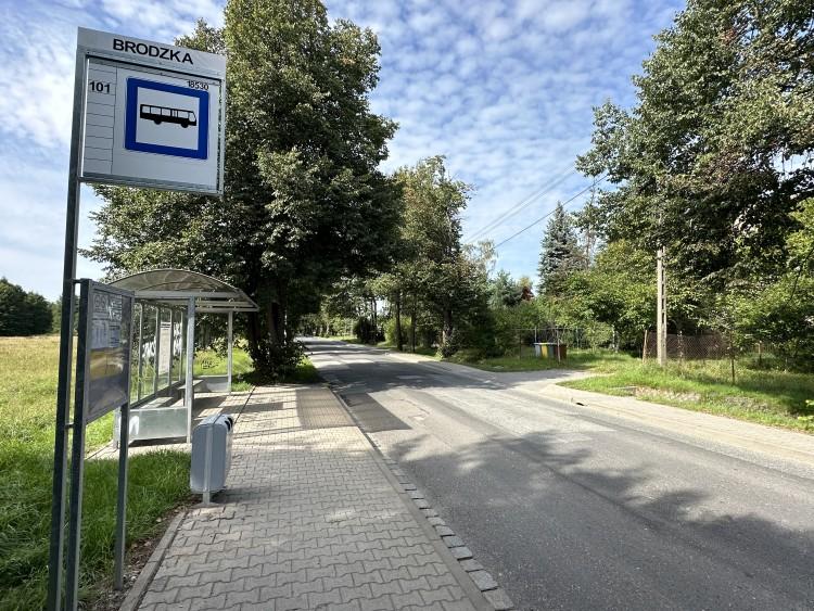 Wrocław: Dziurawa ul. Brodzka idzie do remontu. Prace już jutro