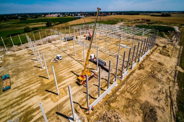 Pod Wrocławiem powstaje ogromna hala magazynowa [ZDJĘCIA]