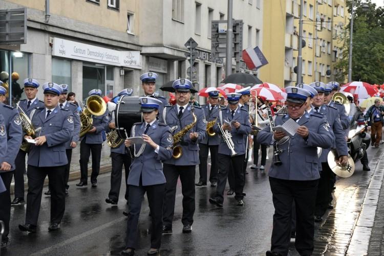 Radosna parada we Wrocławiu. Korowód Nadziei przeszedł przez centrum [ZDJĘCIA]