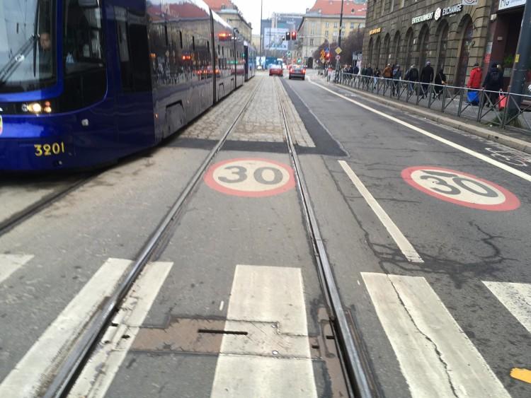 Ruch tramwajów wstrzymany. Wagony nie jeździły torowiskiem oddanym do użytku przed tygodniem