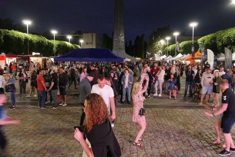 Degustacje, koncerty i foodtrucki. Tłumy na Lotnym Festiwalu Piwa [ZDJĘCIA, WIDEO]