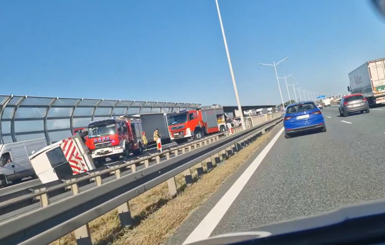 Bus przewrócił się na obwodnicy Wrocławia. Ogromne korki!