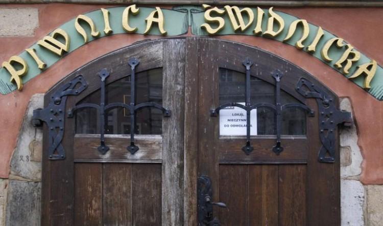 Nowy najemca Piwnicy Świdnickiej zrezygnował. Będzie nowy przetarg