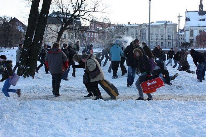 Bojowa Polibuda, czyli dwie bitwy na śnieżki
