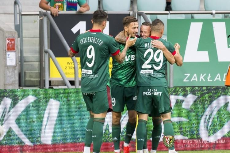 „Dymy” na Stadionie Wrocław. Ale zwycięstwo też. Śląsk pokonał Hapoel Beer Szewa!