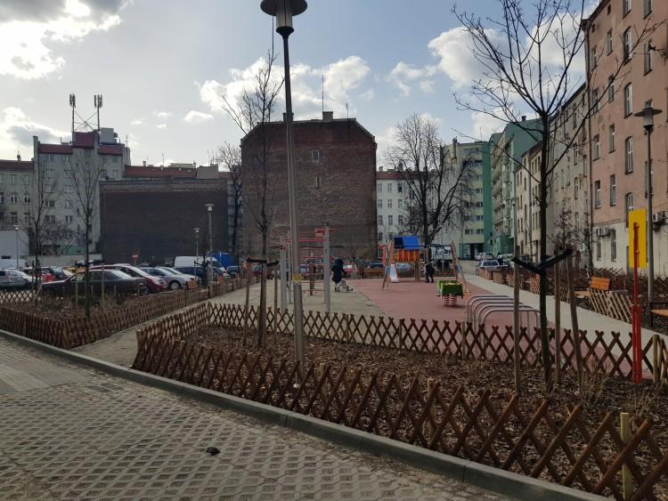 Podwórko na Ołbinie już po remoncie. Oto efekty [ZDJĘCIA]