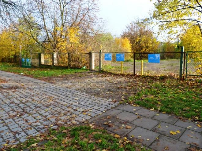 Miasto zlikwidowało parking na dawnym kąpielisku. Mieszkańcy są oburzeni