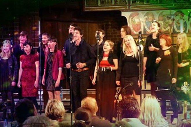 Wrocławski Chór Gospel z koncertem razem z rozśpiewaną ekipą świętego Mikołaja