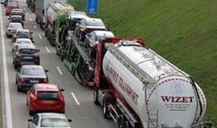 Cztery samochody zderzyły się na autostradzie A4