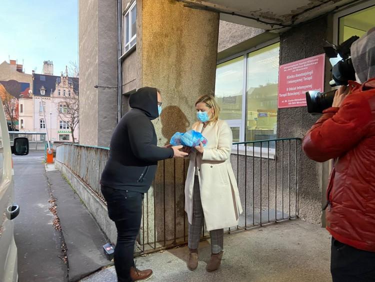 We Wrocławiu już szczepią przeciwko COVID-19. W niedzielę 126 osób