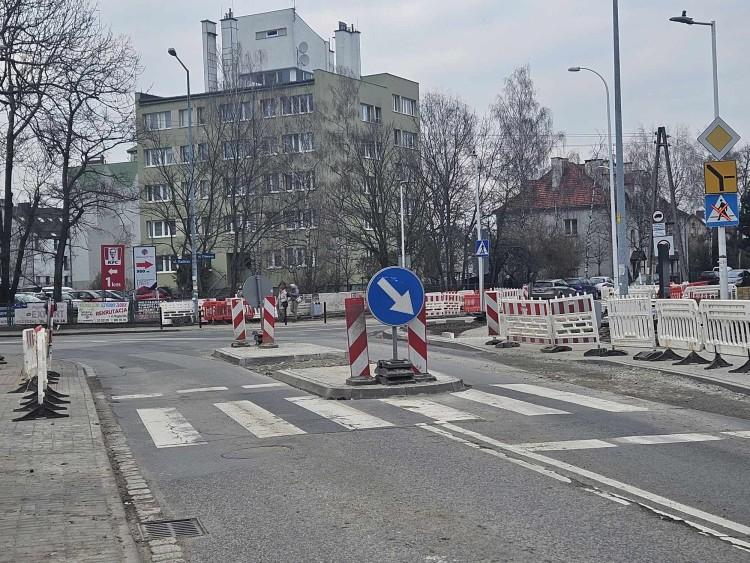 Przebudowali skrzyżowanie. Kierowcy MPK klną na czym świat stoi