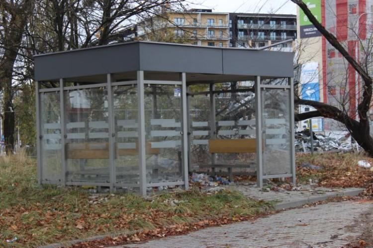 Miasto chce wymienić lub odnowić 905 wiat przystankowych. Zbuduje też 300 nowych