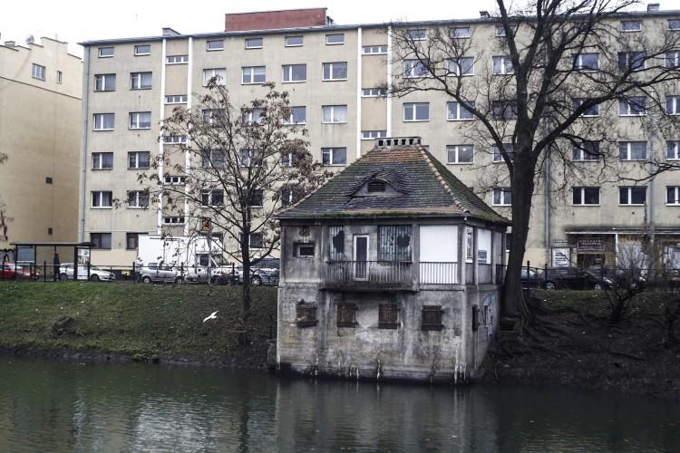 Będzie rewitalizacja kiosku nad fosą. Ma tam powstać kawiarnia [ZDJĘCIA]