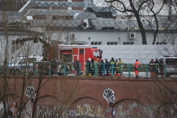 Wrocław: Do Odry wpadł człowiek. Ratownicy wznowili poszukiwania