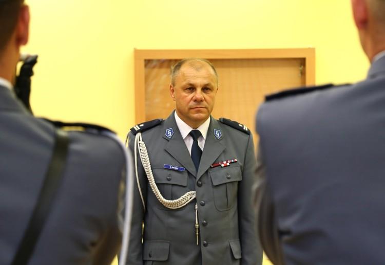 Były komendant wrocławskiej policji wciąż jest funkcjonariuszem i pobiera wynagrodzenie