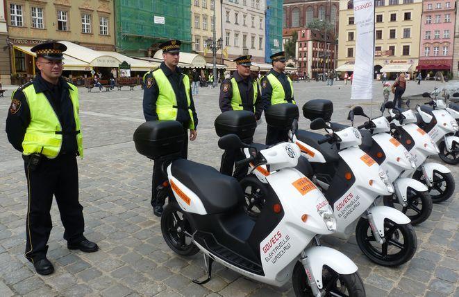 Nachalnie żebrzący Rom na wrocławskim Rynku wulgarnie wyzywał tych, którzy nie chcieli sypnąć mu groszem