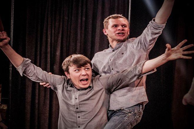 Improwizowane show w Dzielnicy Czterech Świątyń