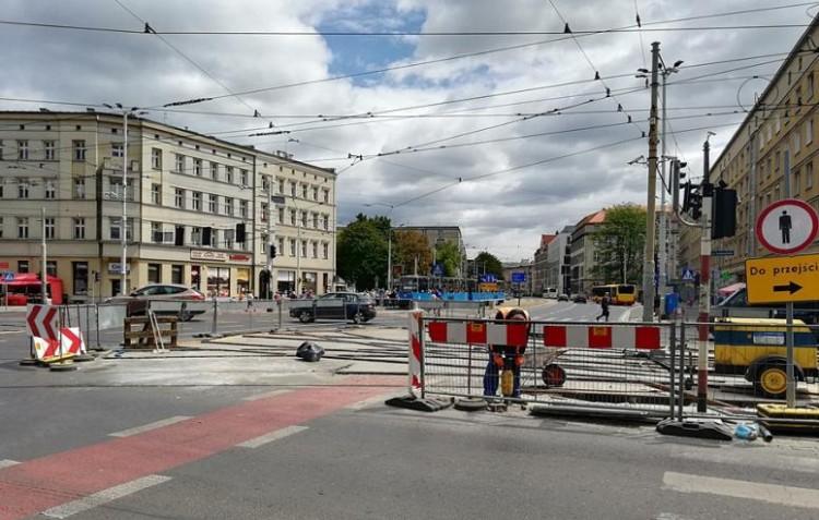Kolejny etap remontu torowiska na placu Legionów. Znów zmiany