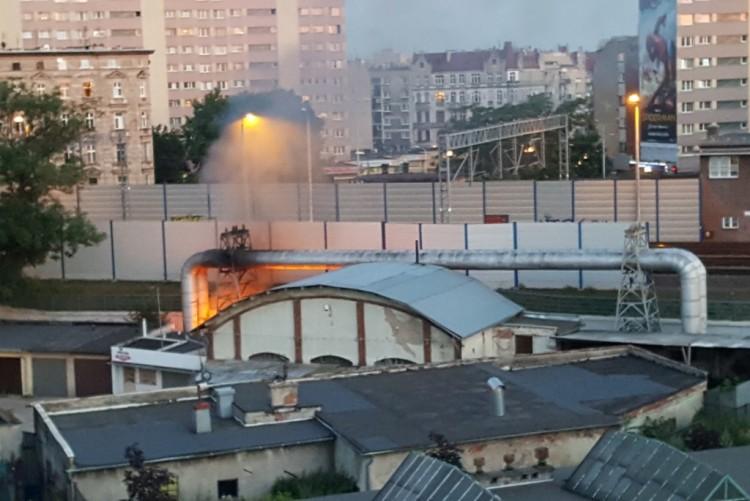 Pożar przy stacji kolejowej na ulicy Grabiszyńskiej [ZDJĘCIA]