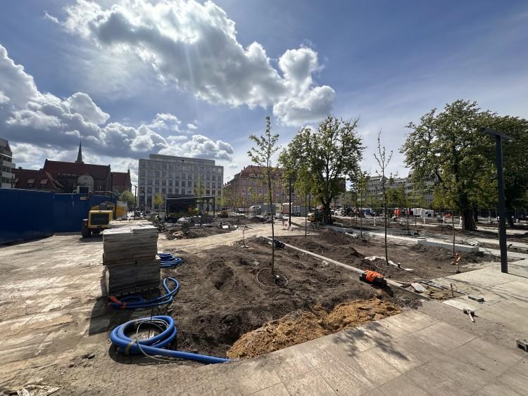 Tak się zmienia plac Nowy Targ. Coraz więcej zieleni