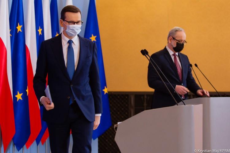 Obostrzenia w Polsce przestają obowiązywać. Rząd znosi je od 1 marca
