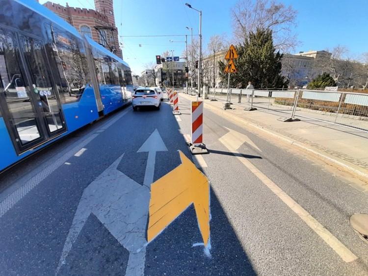 Wrocław: utrudnienia w centrum. Drogowcy rozpoczynają budowę ścieżki rowerowej