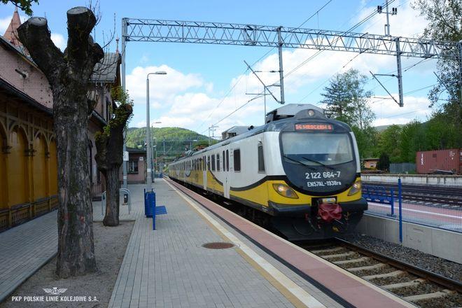 Z Wrocławia szybciej dojedziemy pociągiem w Karkonosze zmodernizowaną trasą