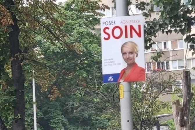 Wrocław: Posłanka PiS zawisła na latarniach. Tak gwiżdże na prawo