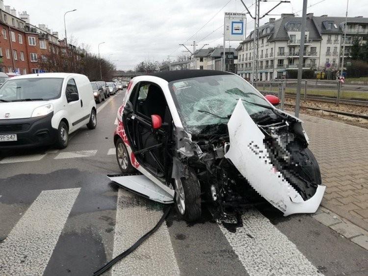 Wrocław: utrudnienia na wjeździe do miasta po wypadku. Są ranni
