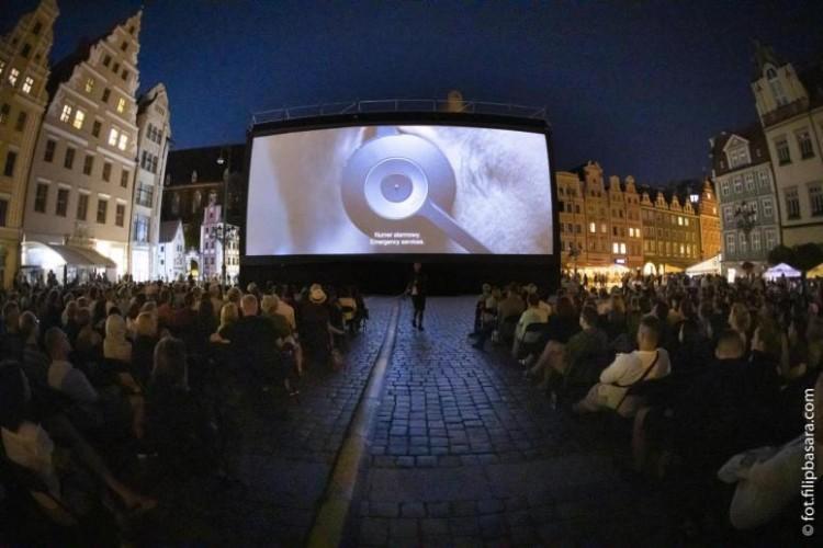 Festiwalowe hity. Bezpłatne kino plenerowe na wrocławskim Rynku [PROGRAM]