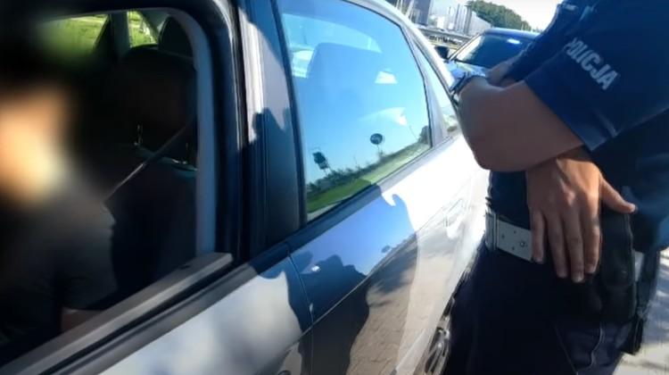 Kierowca audi w 10 sekund stracił prawo jazdy. Policja wszystko nagrała!