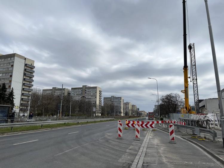 Wrocław: Utrudnienia na Legnickiej. Trwa budowa budynku mieszkalnego [ZDJĘCIA]
