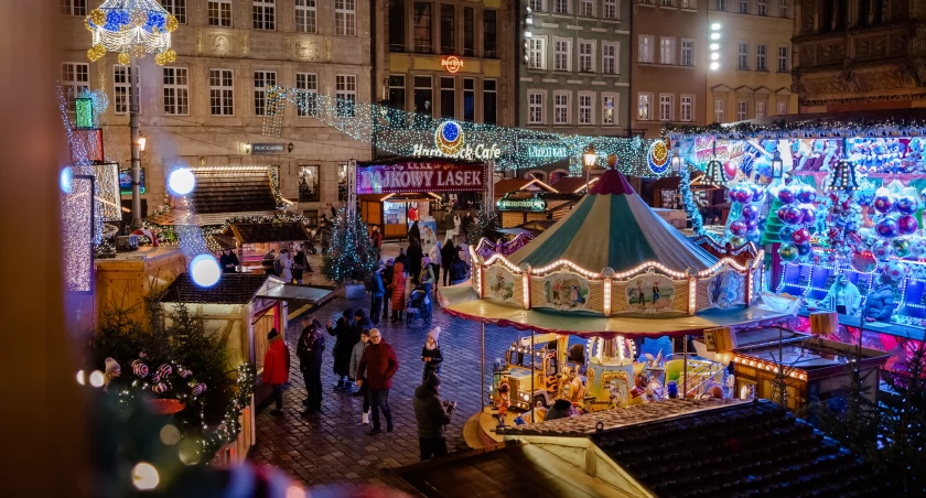 Popularne jarmarki bożonarodzeniowe, na które łatwo dotrzeć z Wrocławia