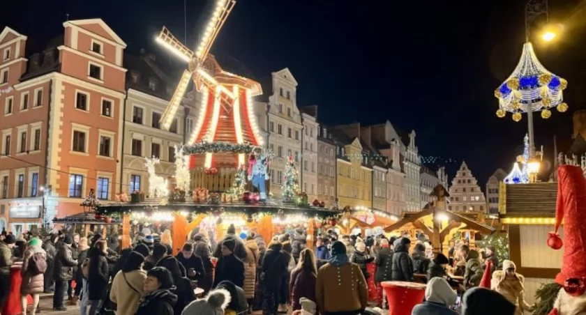 Wrocław: Jarmark Bożonarodzeniowy na Rynku 2024 [GODZINY, DATY, ATRAKCJE]