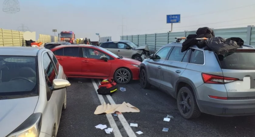 Karambol na obwodnicy Wrocławia, są ranni. Fatalne warunki na drogach w całym regionie