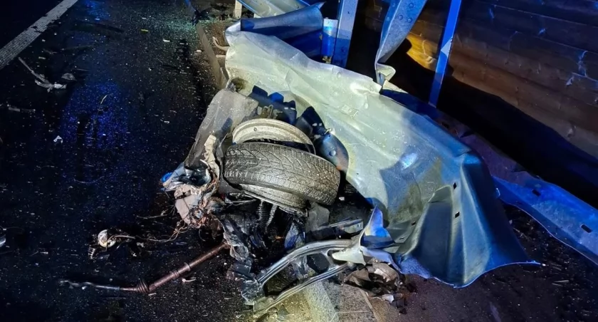 Dolny Śląsk: Wypadek na S3. Z BMW aż wypadł silnik!
