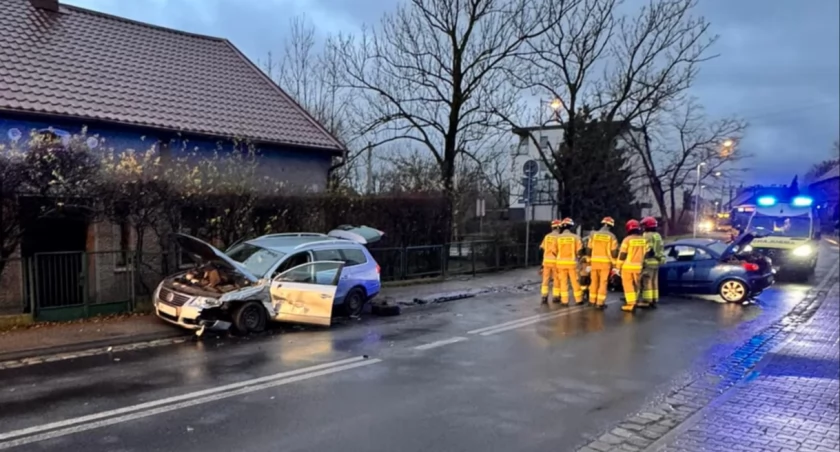 Wypadek dwóch aut we Wrocławiu. Powodem plama oleju na ulicy