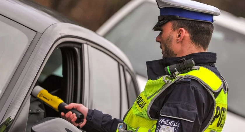 Wrocław: Policjanci byli w szoku! 5,6 promila alkoholu u kierowcy! Tak pijany człowiek umiera!