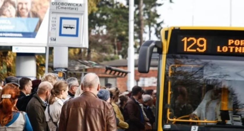 W tych autobusach i tramwajach jest największy tłok. Oto numery linii