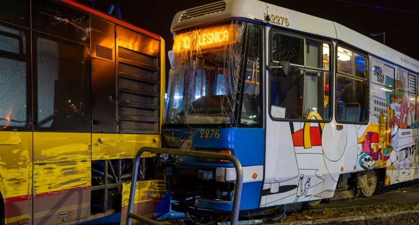 Wrocław: Wypadek tramwaju i autobusu MPK. Są ranni!