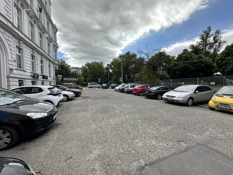 Gdzie zaparkować za darmo w centrum Wrocławia? Takich miejsc jest coraz mniej