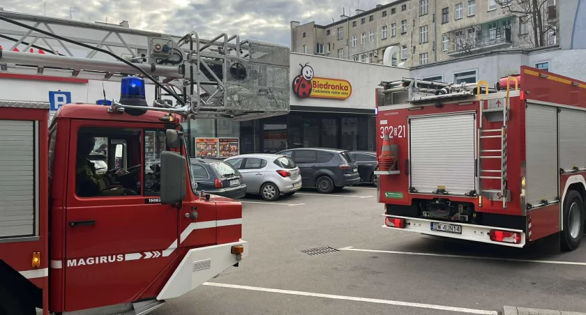 Alarm pożarowy w Biedronce w centrum Wrocławia
