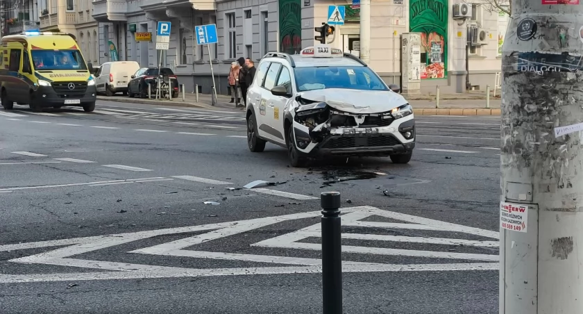 Wypadek taksówki w centrum Wrocławia. 5-letnie dziecko trafiło do szpitala