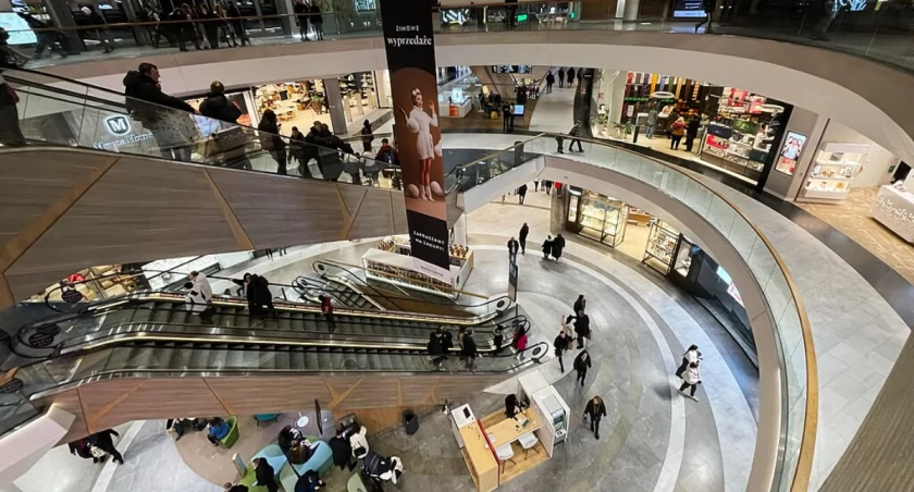 Dramat w centrum handlowym Wroclavia. Mężczyzna skoczył z drugiego piętra