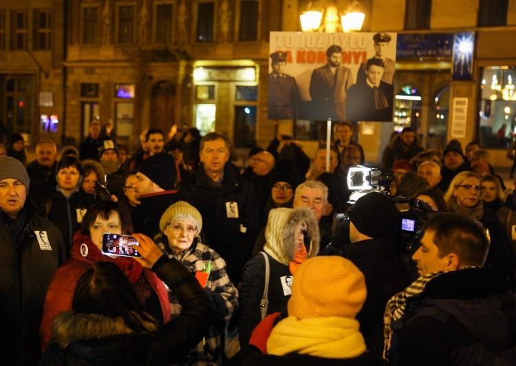 Obrońcy demokracji solidaryzują się z Frasyniukiem. „Nie będziemy robić tylko tego, na co nam pozwala władza”