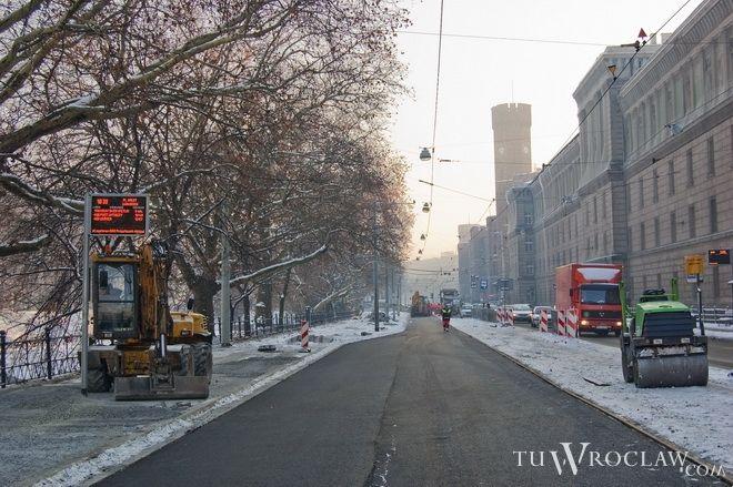 Autobus PKS zderzył się z mitsubishi. Dwie osoby trafiły do szpitala
