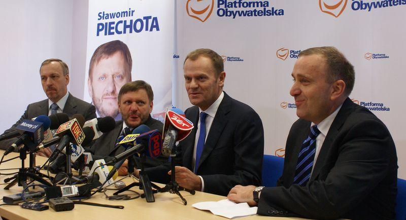 Aby osłabić Schetynę, Tusk chce zrobić Dutkiewicza ministrem