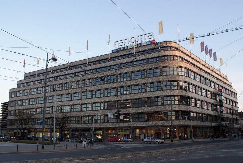 Amerykańscy studenci stworzyli przewodnik po... wrocławskich centrach handlowych