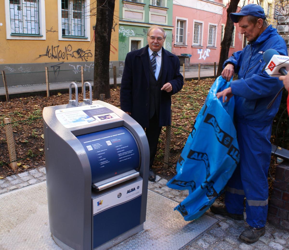 Podziemne pojemniki na śmieci zastąpią tradycyjne kontenery? Są dużo droższe, ale mają wiele zalet