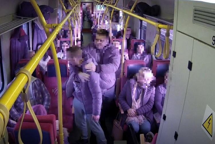 Agresywny pasażer w pociągu Kolei Dolnośląskich